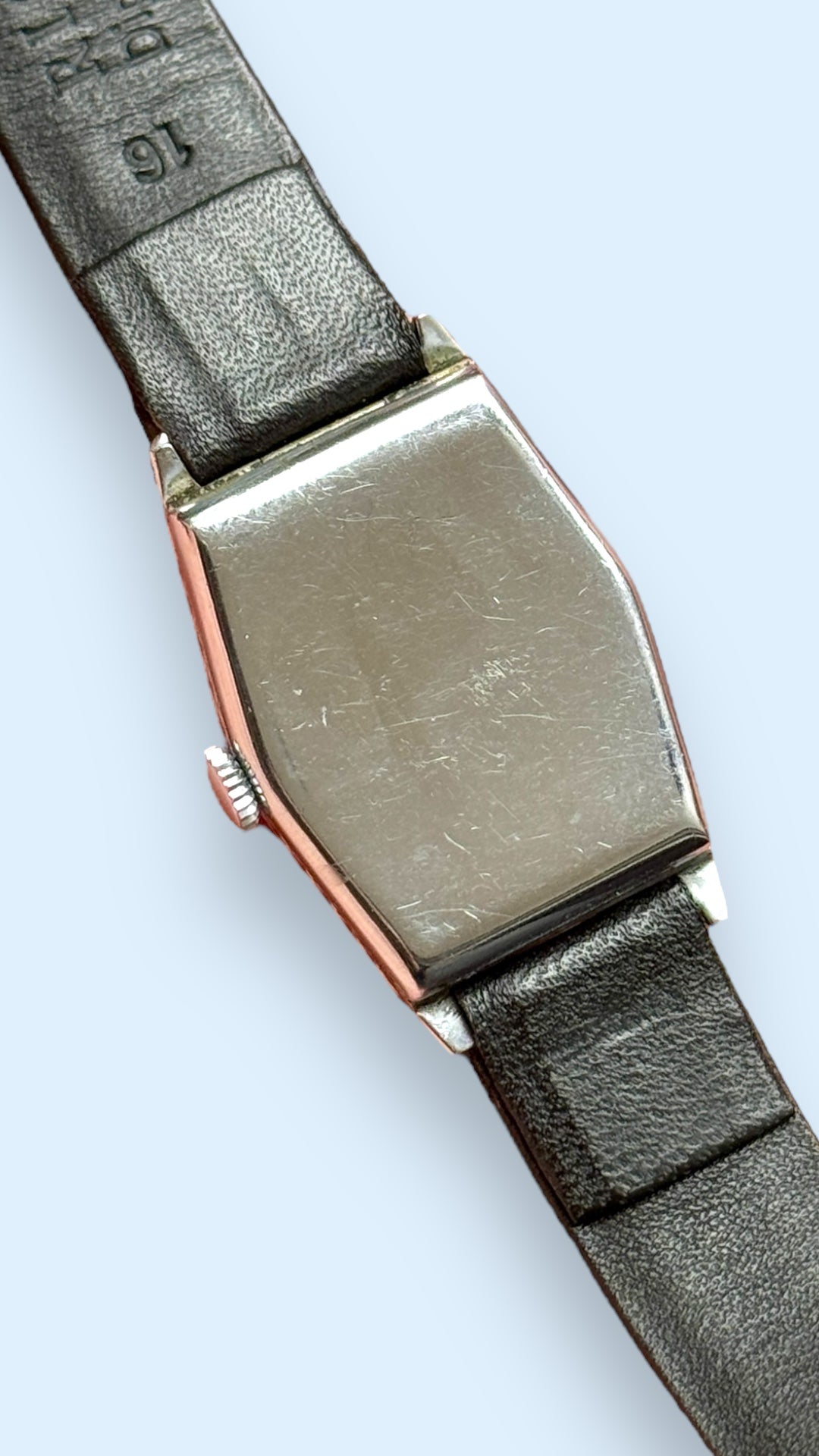 (RÉSERVÉE) Tank Anonyme à Guichets